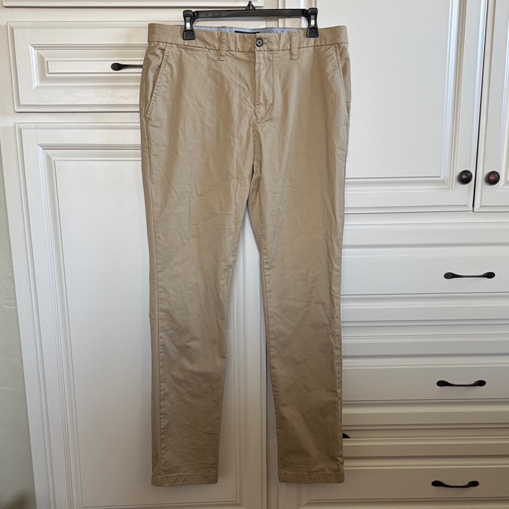 Tommy Hilfiger Men's Khaki Chinos